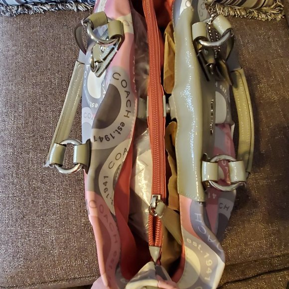 EUC Coach Ashley Carry All - Picture 8 of 9